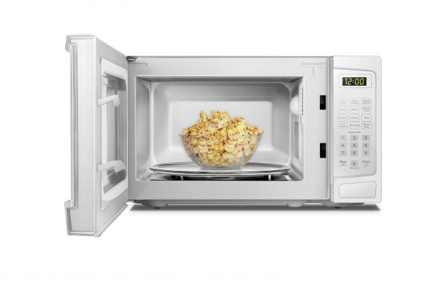 Dbmw0920bww Danby 0 9 Cu Ft White Microwave With Convenience Cooking Controls En