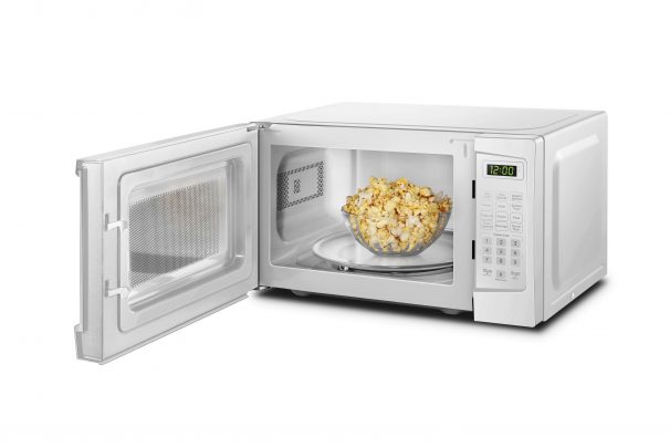 Dbmw0920bww Danby 0 9 Cu Ft White Microwave With Convenience Cooking Controls En